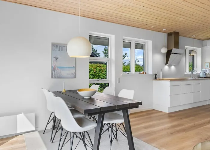 Naewe - 100m From The Sea By Interhome